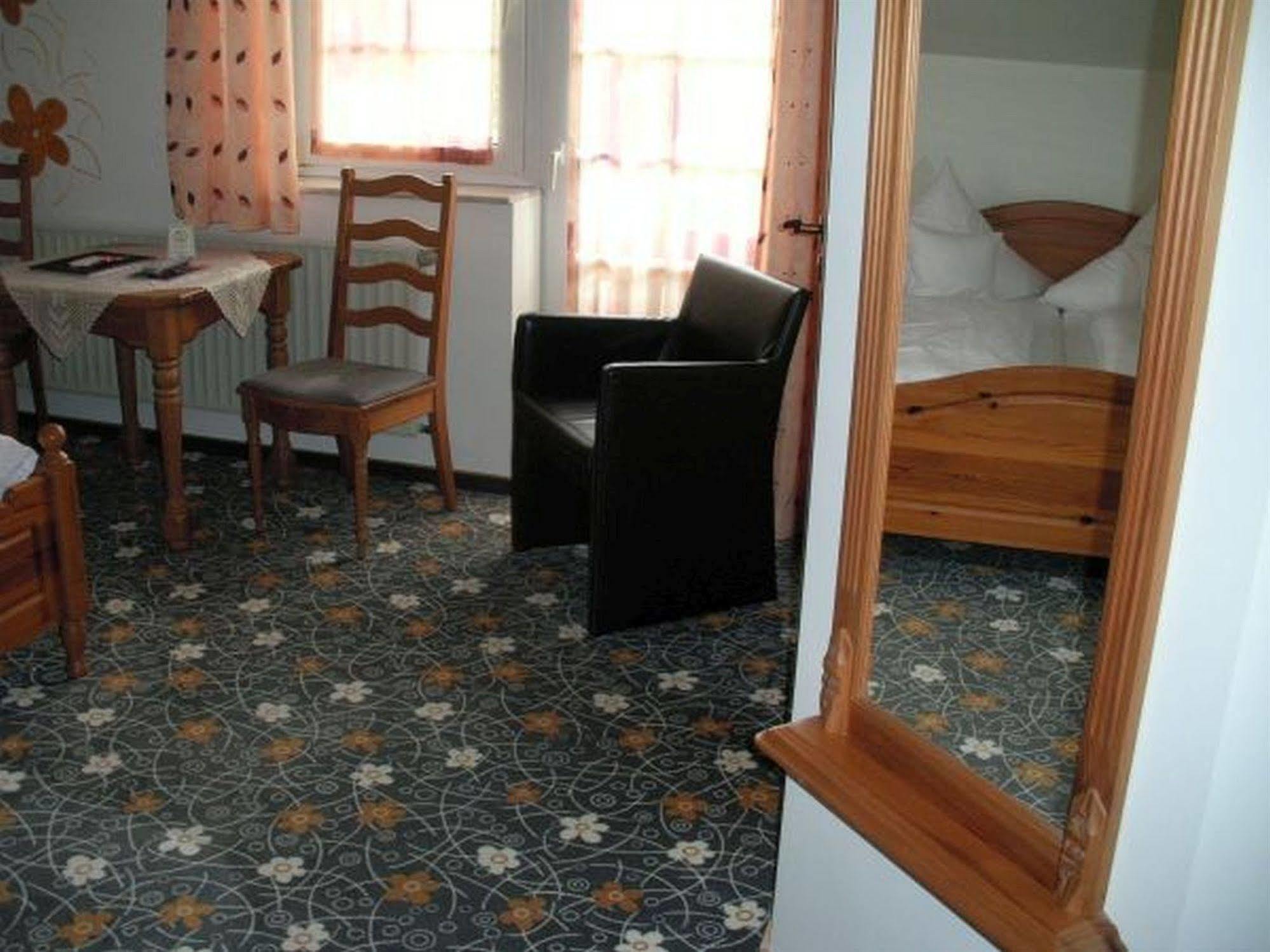 Hotel Company Cölbe Eksteriør bilde